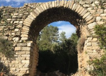 20 asırdır ayakta duran su kemeri iş makinalarıyla tahrip edildi