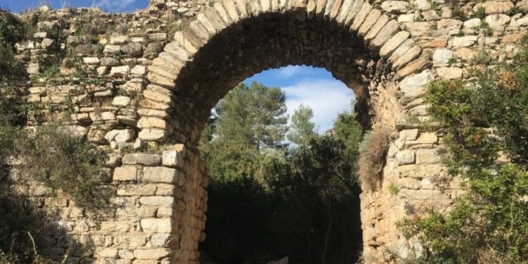 20 asırdır ayakta duran su kemeri iş makinalarıyla tahrip edildi