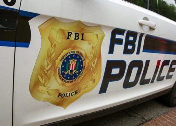 ABD’de kaynağını açıklamayan gazetecinin evine skandal baskın!