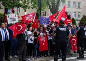 ABD’deki Türkler’den sözde soykırım açıklamalarına protesto!