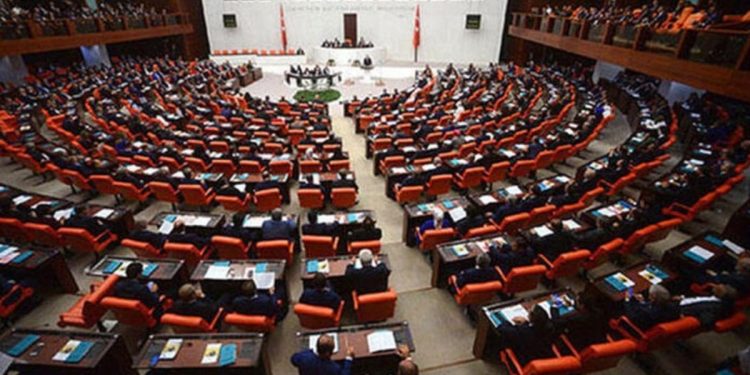 AKP’den 38 maddelik yeni yasa teklifi
