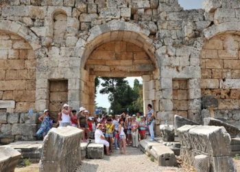 Antalya’ya gelen turist sayısı 2 milyonu geçti