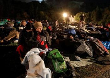 Anzak Koyu’nda şafak ayini gerçekleşiyor