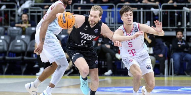 Bahçeşehir Koleji mağlubiyetle veda etti