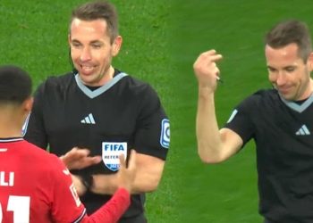 Bayer Leverkusen-Bayern Münih maçında ilginç anlar! Hakem iki kez kararını iptal etmek zorunda kaldı…