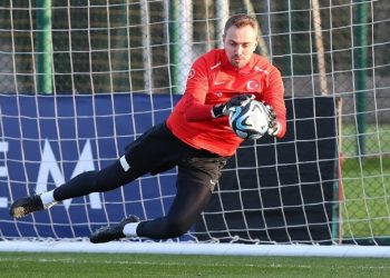 Beşiktaş’ta kaleci Mert Günok tecrübesini gösterdi