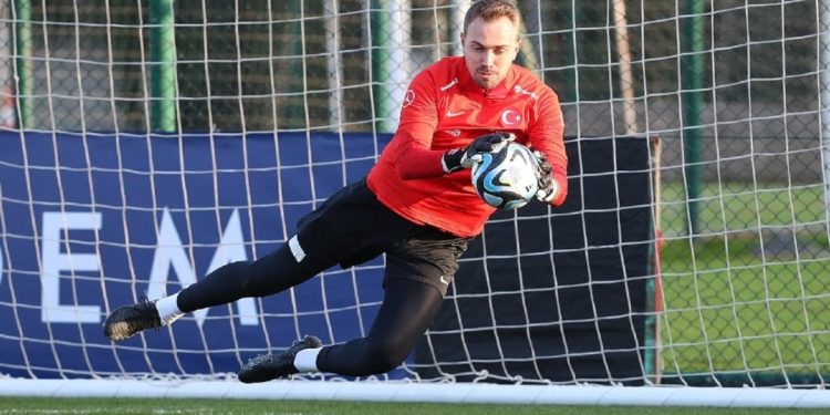 Beşiktaş’ta kaleci Mert Günok tecrübesini gösterdi