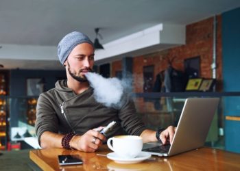 Bilimsel araştırma: E-sigara, 240 kimyasal maddenin solunmasını sağlıyor