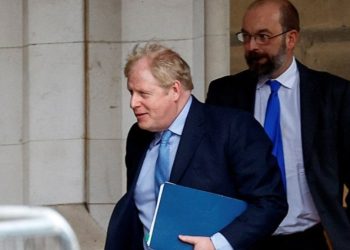 Boris Johnson 3 saat savunma yaptı
