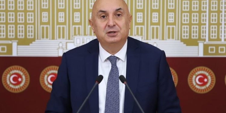 CHP’li Özkoç, ‘son toplantım’ diyerek milletvekili adayı olmayacağını duyurdu