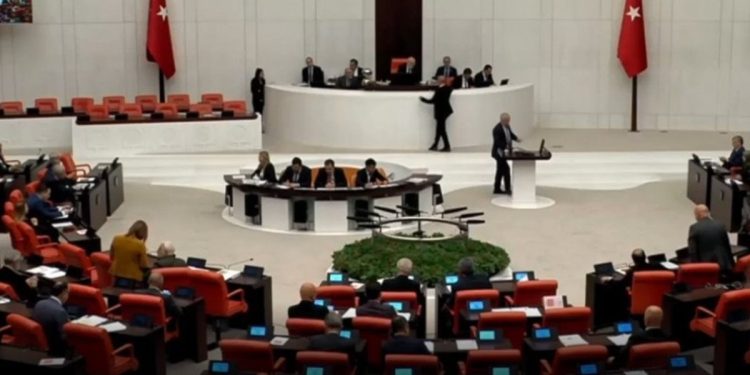 CHP’nin depremle ilgili önerisi AKP ve MHP’nin oylarıyla reddedildi