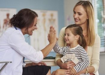 ‘Çocuğun gelişimi 6 yaşına kadar 16 kez izlenmeli’