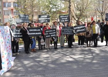 ÇYDD: Depremde kaybolan çocuklar nerede?