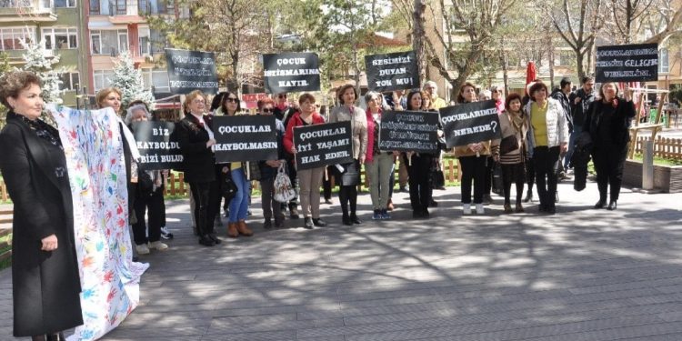 ÇYDD: Depremde kaybolan çocuklar nerede?