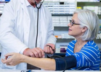 ‘Eczanede tansiyon ölçümüne para alınmalı’