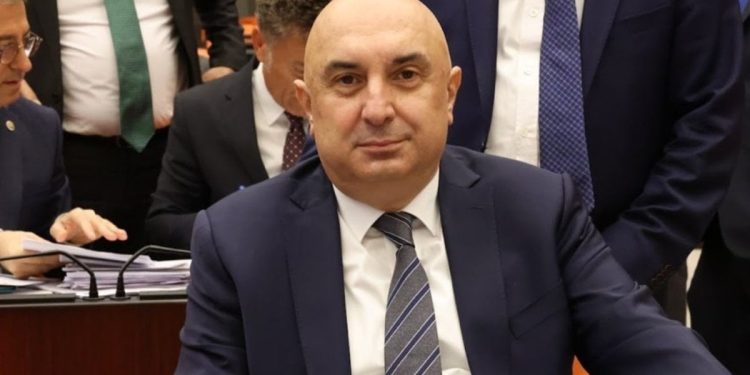 Engin Özkoç: Devlete el uzatan milletimizin elini asla geri çevirmemeliyiz