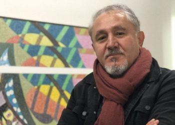 Fatsa’dan Paris’e uzanan bir hikaye… Ressam Onay Akbaş, sanat hayatını Kayıt Dışı’na anlattı…
