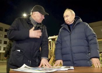 Fotoğraflarla çarpıcı iddia: Putin dublörünü mü savaş bölgesine gönderdi?