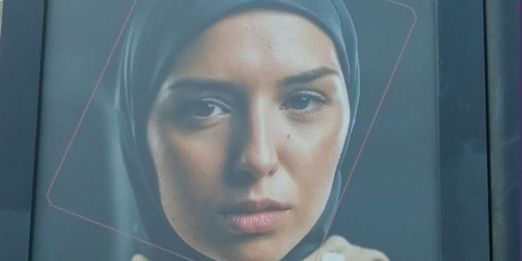 Fransa’da ayrımcılık karşıtı etkinliklerde çarpıcı afiş