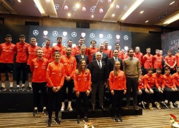 Futbol milli takımlarına 81 elektrikli otomobil tahsis edildi