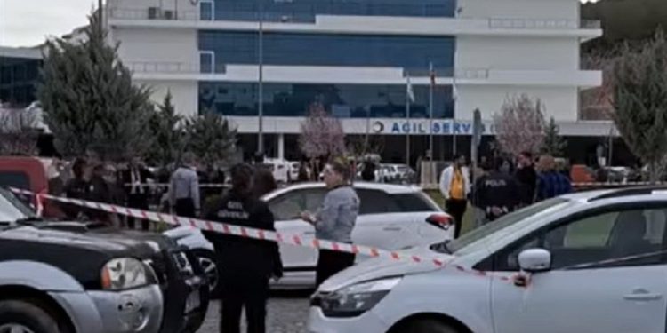 Hastane otoparkında başında poşetle ölü bulundu
