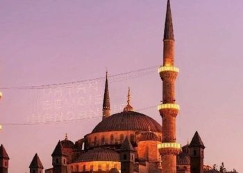 İzmir sahur vakti ve iftar saati: İşte 2023 İzmir Ramazan imsakiyesi…