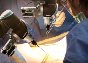 Kalbindeki mandalina boyutundaki tümör robotik cerrahiyle çıkarıldı