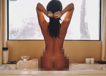 Kourtney Kardashian’dan ‘Çıplak nasıl güzel görünülür’ dersi