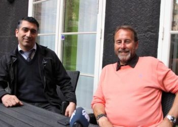 Kredi kartını müşterisine veren Türk taksici “kahraman” oldu