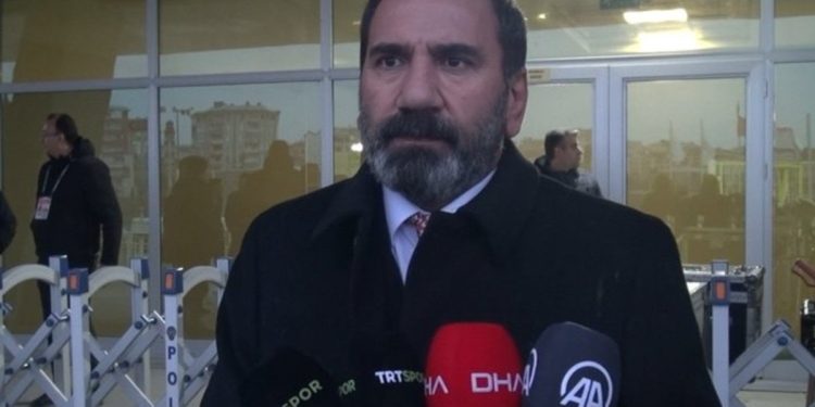 Mecnun Otyakmaz: Futbolcularımıza formsuz oldukları için kızamıyoruz