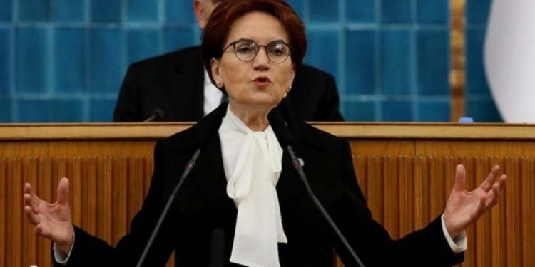 Meral Akşener canlı yayında açıklamalarda bulunuyor