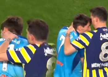 Mert Hakan Yandaş o harekete çıldırdı, ensesine yapıştı