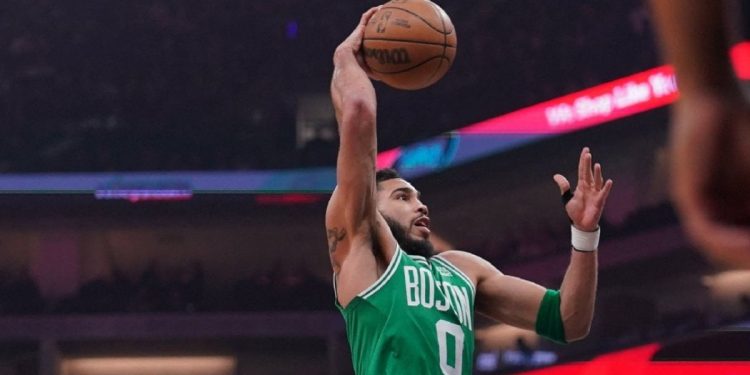 NBA’de Tatum galibiyete taşıdı