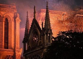 Notre Dame Katedrali’nin yeniden inşası için yasa tasarısı