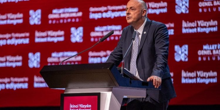 Özlale: İktidarın tüm amacı çaresizliği ve yoksulluğu yönetmek