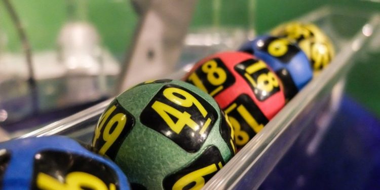 Piyangodan büyük ödülü kazanan eski eşine dava açıyor