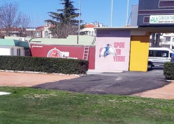 Şaka gibi! Atletizm pistinin ortasına asfalt yol yaptılar