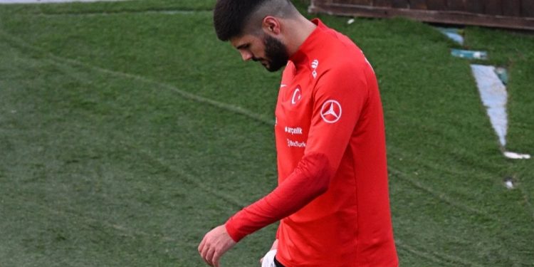 Sakatlanan Eren Elmalı yarıda bıraktı