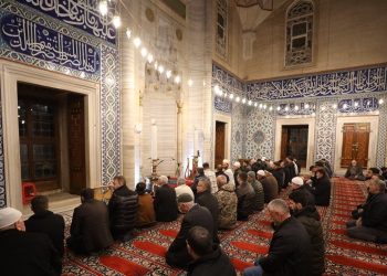 Selimiye Camisi sınırlı sayıda cemaatle ramazanı karşıladı