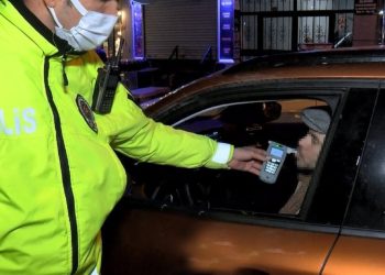 Trafik denetiminde alkollü çıkan sürücü kazandı