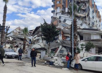 Yıkılan siteye ödeme yapılmadı, hasarsız sitedekilere 10’ar bin ödendi