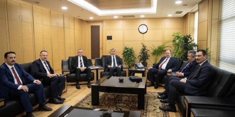 YSK’ya Erdoğan dilekçesi: Üçüncü kez aday olamaz, geçersiz sayın