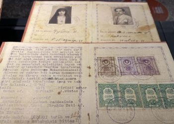 92 yıllık tarihi evlilik sözleşmesini müzeye bağışladı