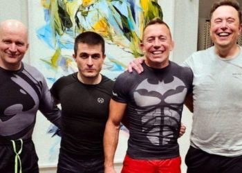 Elon Musk: Facebook kurucusu ile kavgam canlı yayınlanacak