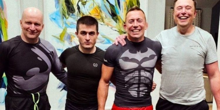 Elon Musk: Facebook kurucusu ile kavgam canlı yayınlanacak