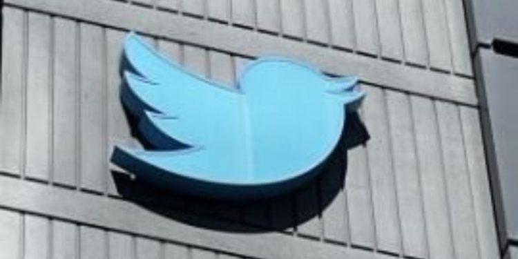 Elon Musk, Twitter’ın ofis eşyalarını açık artırmayla satışa çıkartıyor