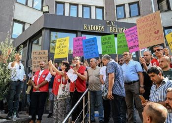 Kadıköy Belediyesi’nde iş bırakma eylemi yaptı