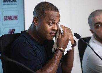 Patrick Kluivert: Bu akşam mutlu olabiliriz ama turu daha geçmedik
