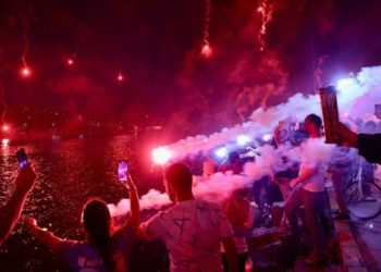 Trabzonspor’un 56. kuruluş yıl dönümü İstanbul’da meşalelerle kutlandı