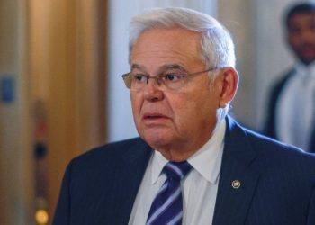 Rüşvetle suçlanan Türkiye karşıtı Menendez, görevinden ayrıldı